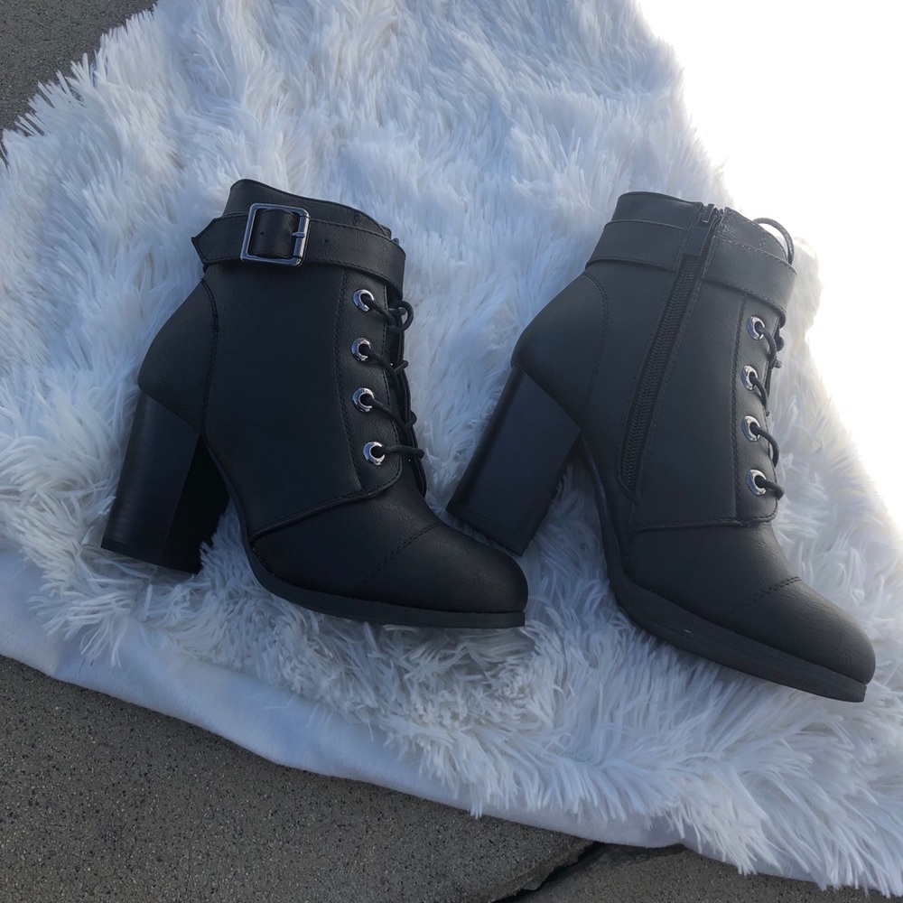 Black bootie - Picture 4 of 7